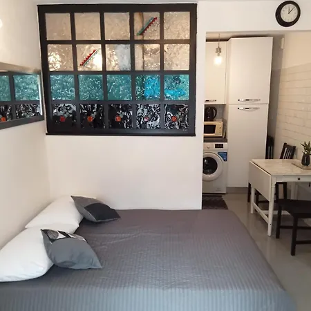 B Live By Ghor アパート *