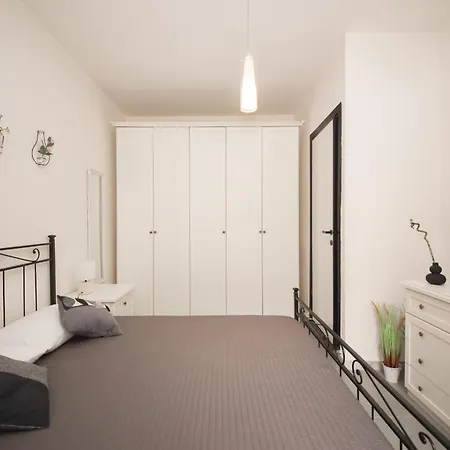B Live By Ghor Apartman