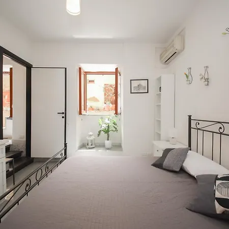 B Live By Ghor Apartman